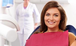 Lady smiling during emergency treatment in Elk Grove village, IL